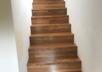 Timber: ReadyFlor Colour: Spotted Gum 1 Strip